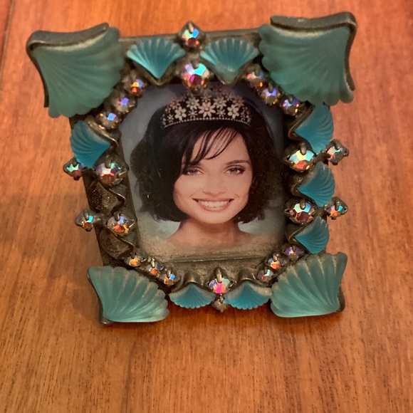 Miniature Turquoise Shell Frame - Picture 3 of 3